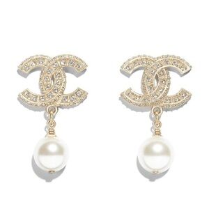NIB! Chanel CC pearl drop earrings